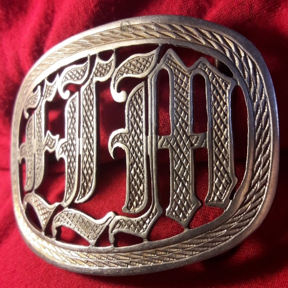 Intricately monogrammed silver handmade belt buck - Picture 3 of 4